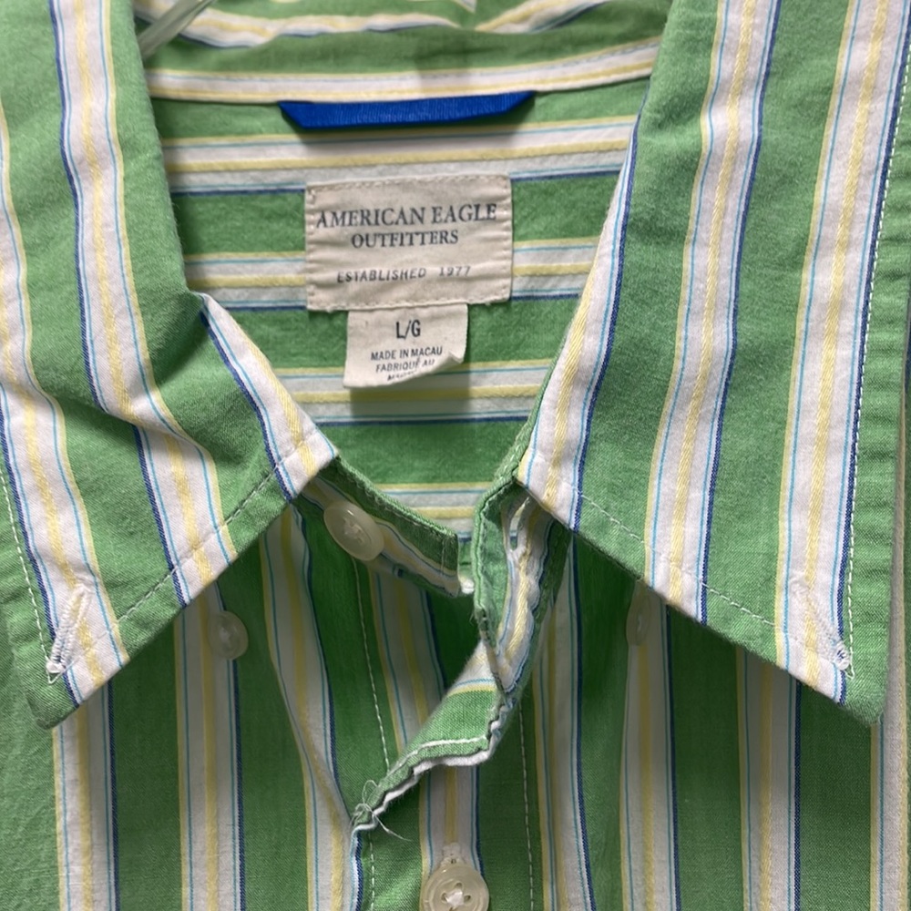 American eagle 🦅 button down top - Picture 3 of 4
